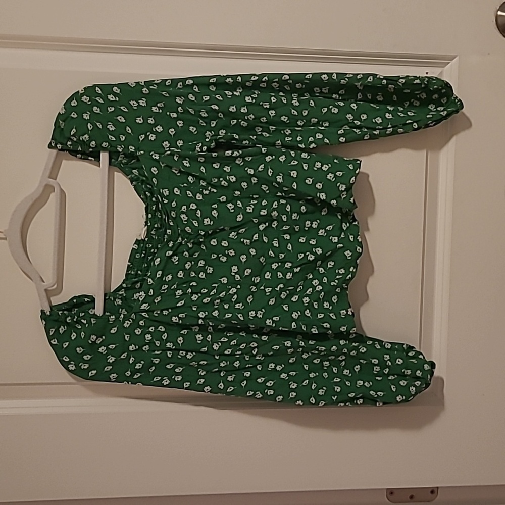 Green Floral Long-Sleeve Crop Top